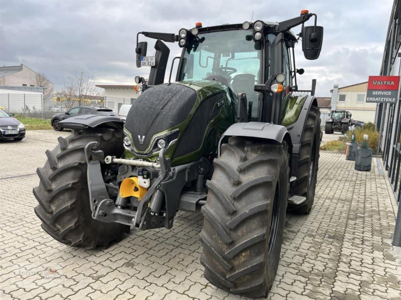 Traktor Türe ait Valtra N155EA, Neumaschine içinde Fürth / Burgfarrnbach (resim 1)