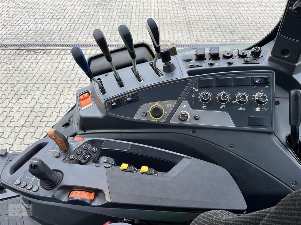 Traktor del tipo Valtra N155EA, Neumaschine In Fürth / Burgfarrnbach (Immagine 4)