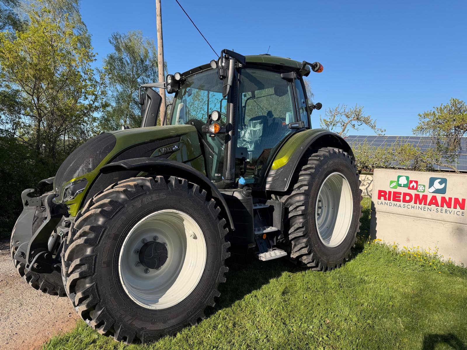 Traktor del tipo Valtra N155ED, Neumaschine In Gemünden (Immagine 1)