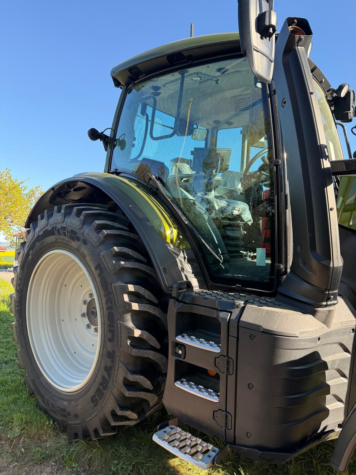 Traktor del tipo Valtra N155ED, Neumaschine In Gemünden (Immagine 2)