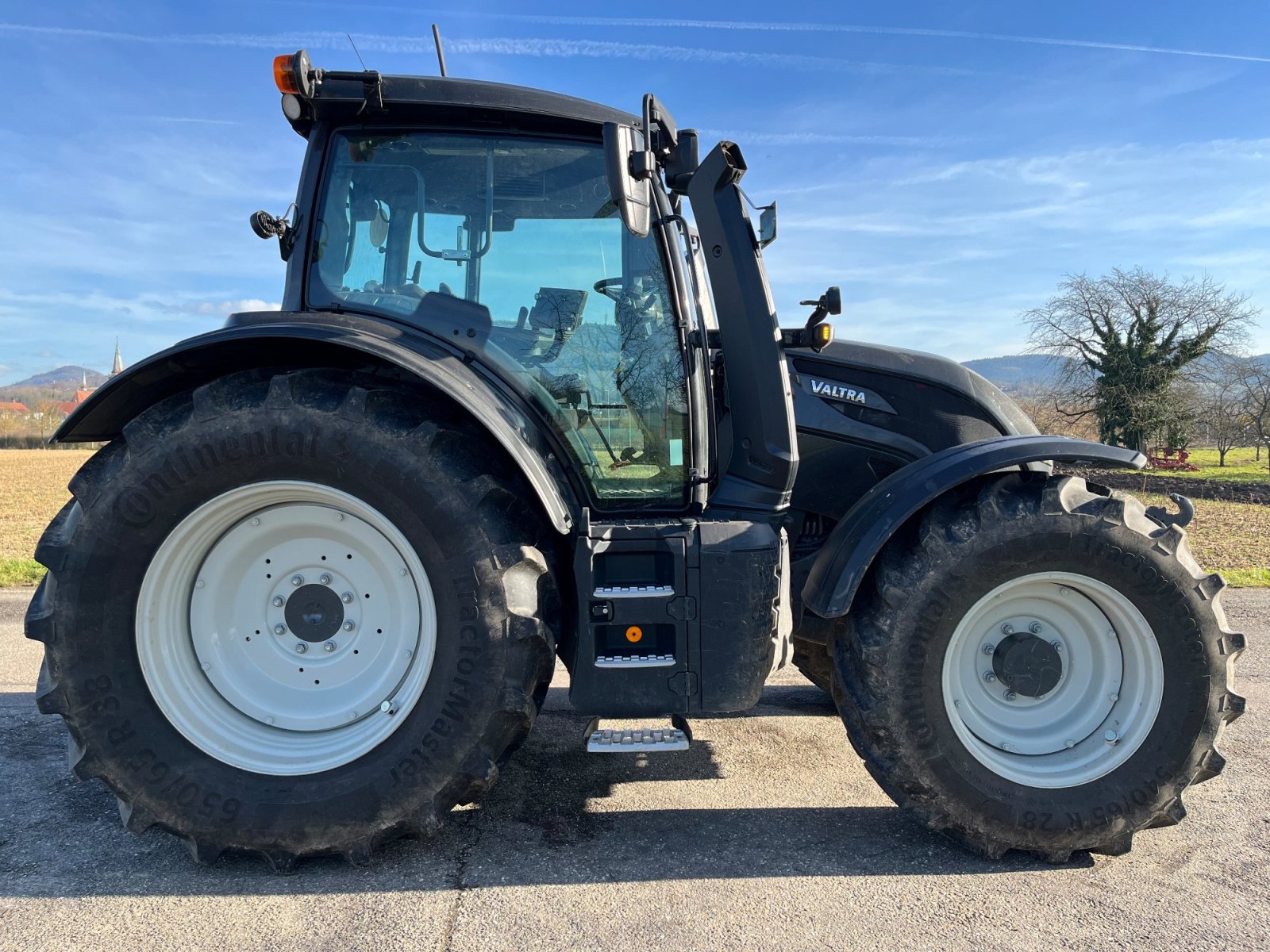 Traktor of the type Valtra N155ED, Neumaschine in Karlsruhe (Picture 6)