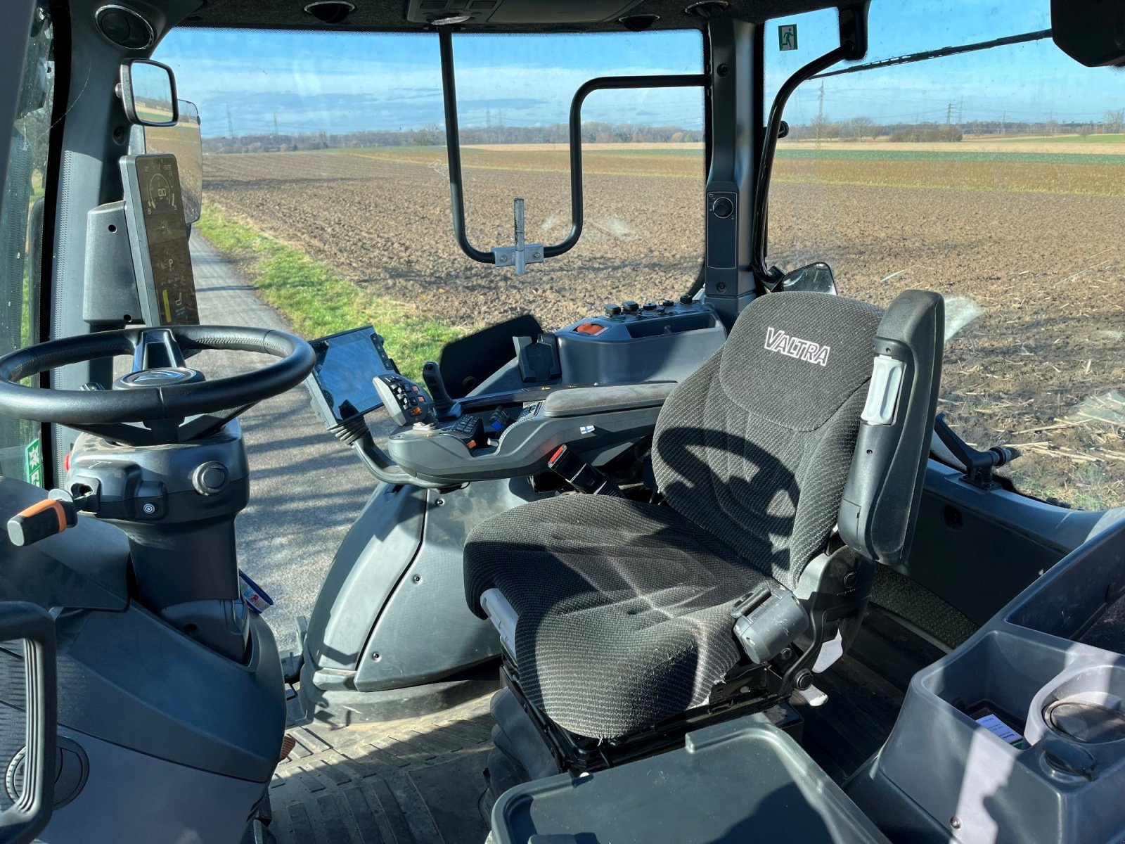 Traktor of the type Valtra N155ED, Neumaschine in Karlsruhe (Picture 7)