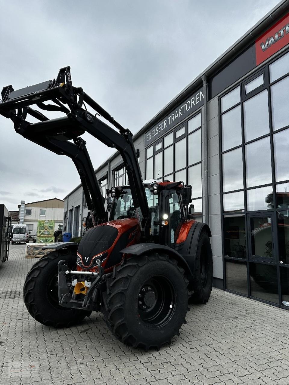 Traktor des Typs Valtra N155EV, Neumaschine in Fürth / Burgfarrnbach (Bild 2)