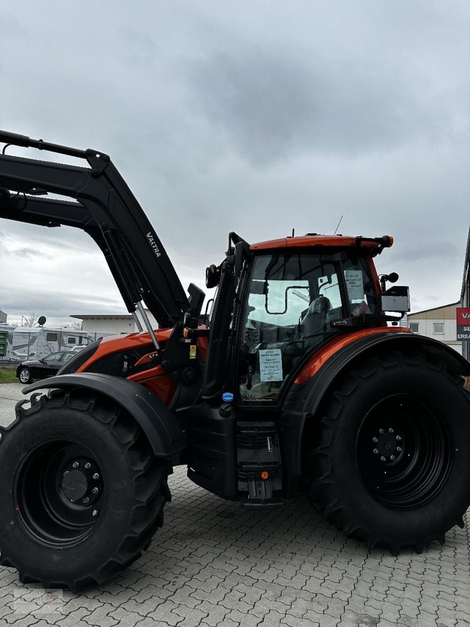 Traktor des Typs Valtra N155EV, Neumaschine in Fürth / Burgfarrnbach (Bild 3)