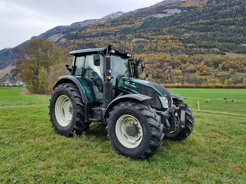 Traktor a típus Valtra N163 Versu AC15.32 Traktor, Gebrauchtmaschine ekkor: Chur