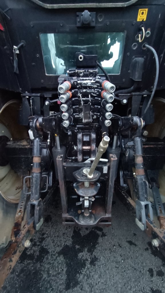 Traktor des Typs Valtra N163D, Gebrauchtmaschine in SAINT-HILAIRE-EN-PUISEAUX (Bild 9)