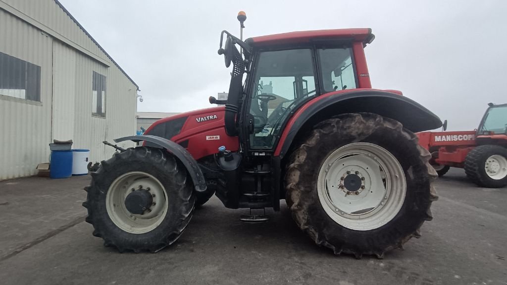 Traktor du type Valtra N163D, Gebrauchtmaschine en SAINT-HILAIRE-EN-PUISEAUX (Photo 2)