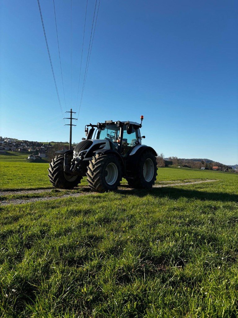 Traktor типа Valtra N174 Active, Gebrauchtmaschine в Morlon (Фотография 1)