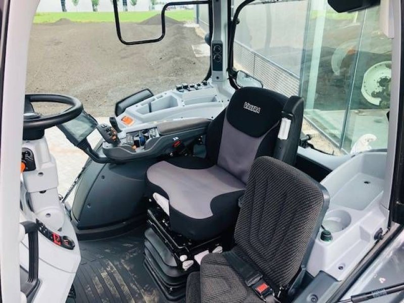 Traktor des Typs Valtra N174 Direct smart touch! 2020!, Gebrauchtmaschine in Marknesse (Bild 9)