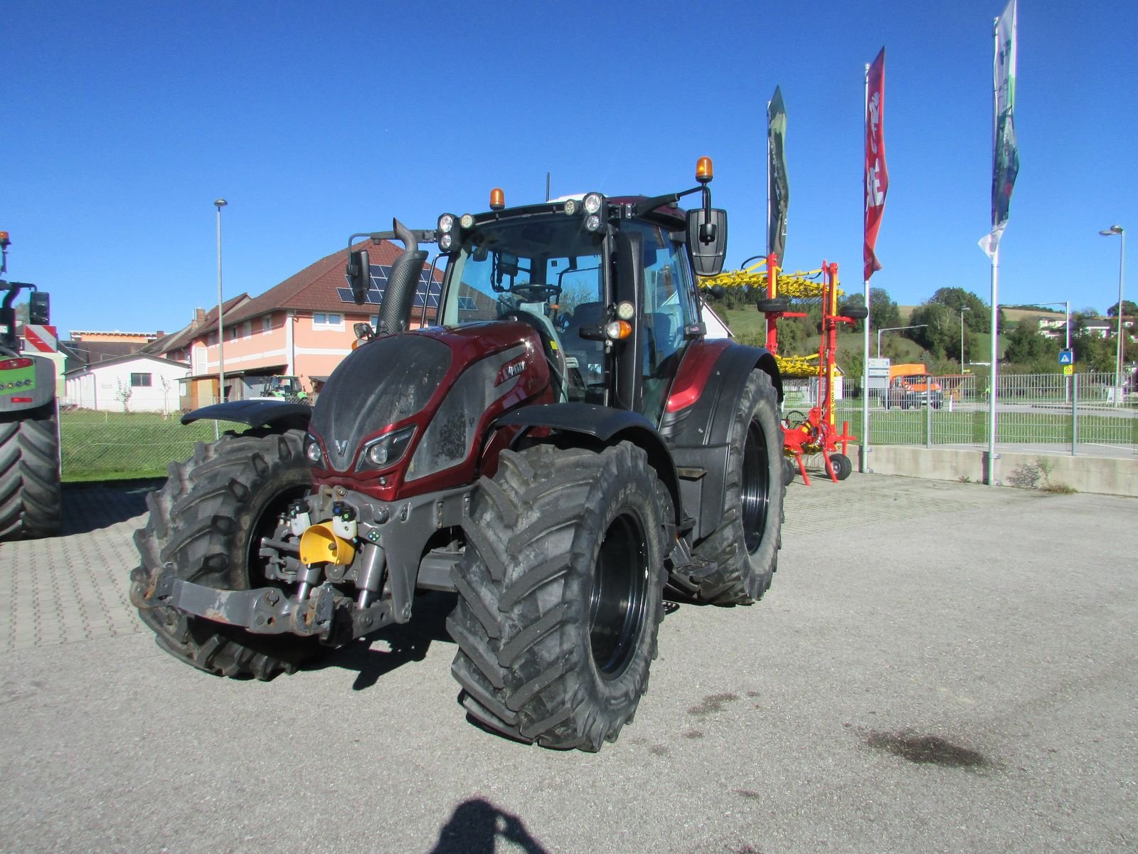Traktor of the type Valtra N174 Direct (Stufe V), Gebrauchtmaschine in Saxen (Picture 1)