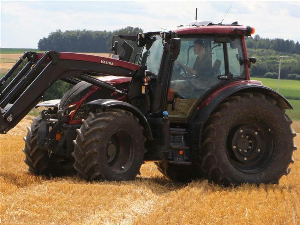 Traktor del tipo Valtra N174 Versu med frontlæsser., Gebrauchtmaschine en Bredsten (Imagen 1)