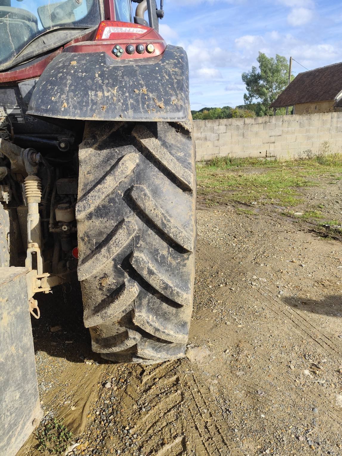 Traktor of the type Valtra N174, Gebrauchtmaschine in Le Horps (Picture 8)
