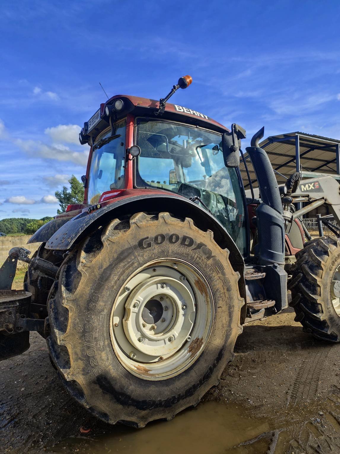 Traktor des Typs Valtra N174, Gebrauchtmaschine in Le Horps (Bild 5)