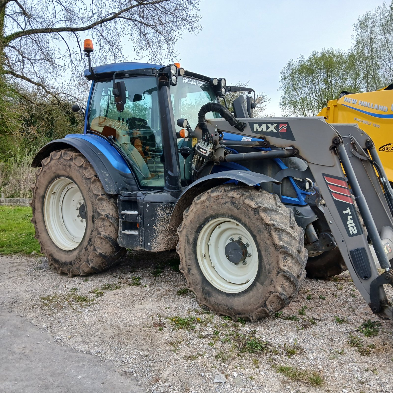 Traktor of the type Valtra N174, Gebrauchtmaschine in HERLIN LE SEC (Picture 2)