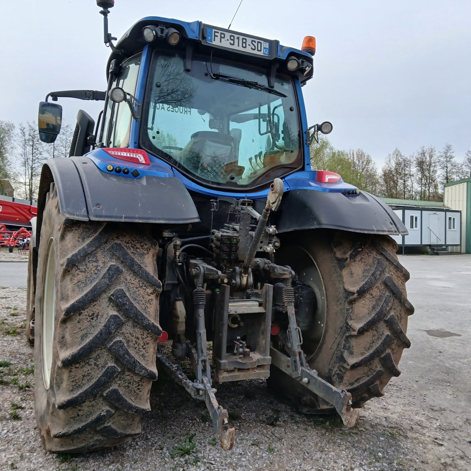 Traktor of the type Valtra N174, Gebrauchtmaschine in HERLIN LE SEC (Picture 3)
