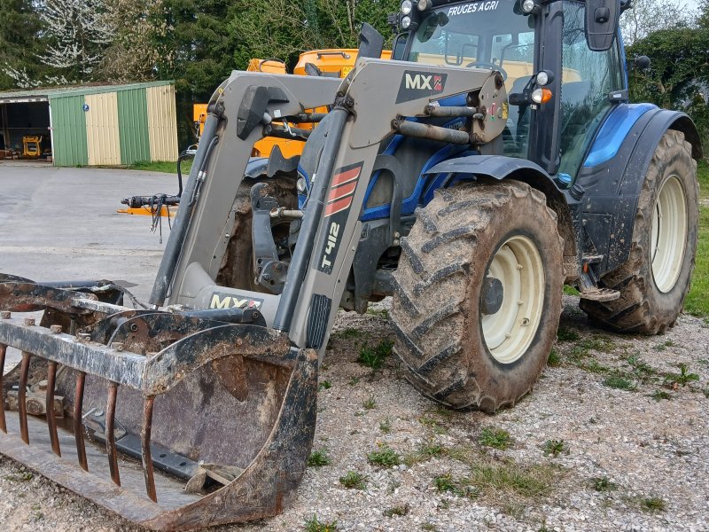 Traktor типа Valtra N174, Gebrauchtmaschine в HERLIN LE SEC