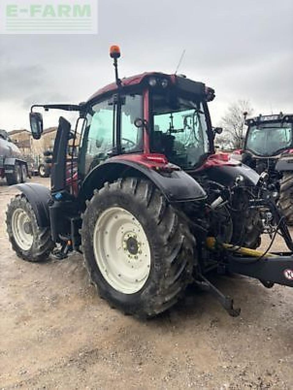 Traktor типа Valtra n174d, Gebrauchtmaschine в MONFERRAN (Фотография 3)