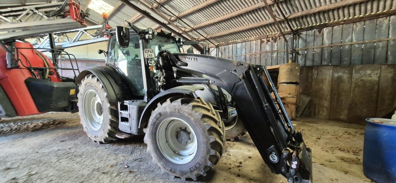 Traktor des Typs Valtra N174V M/G6S LÆSSER, Gebrauchtmaschine in Ringkøbing (Bild 2)