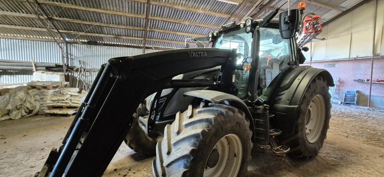 Traktor des Typs Valtra N174V M/G6S LÆSSER, Gebrauchtmaschine in Ringkøbing (Bild 1)
