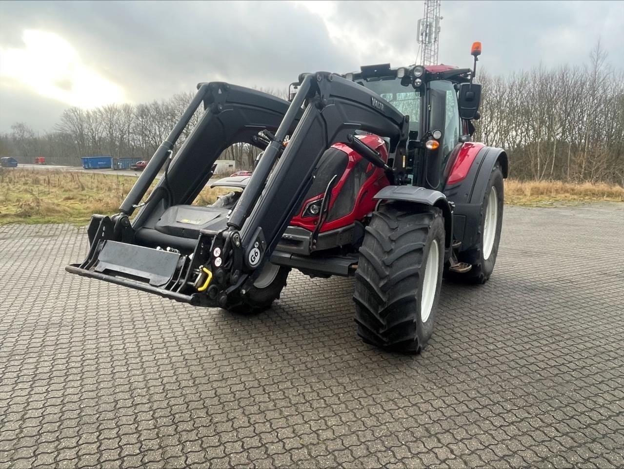 Traktor of the type Valtra N174V, Gebrauchtmaschine in Kjellerup (Picture 4)