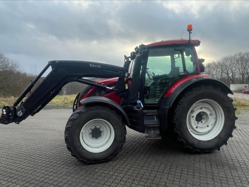 Traktor от тип Valtra N174V, Gebrauchtmaschine в Kjellerup (Снимка 1)
