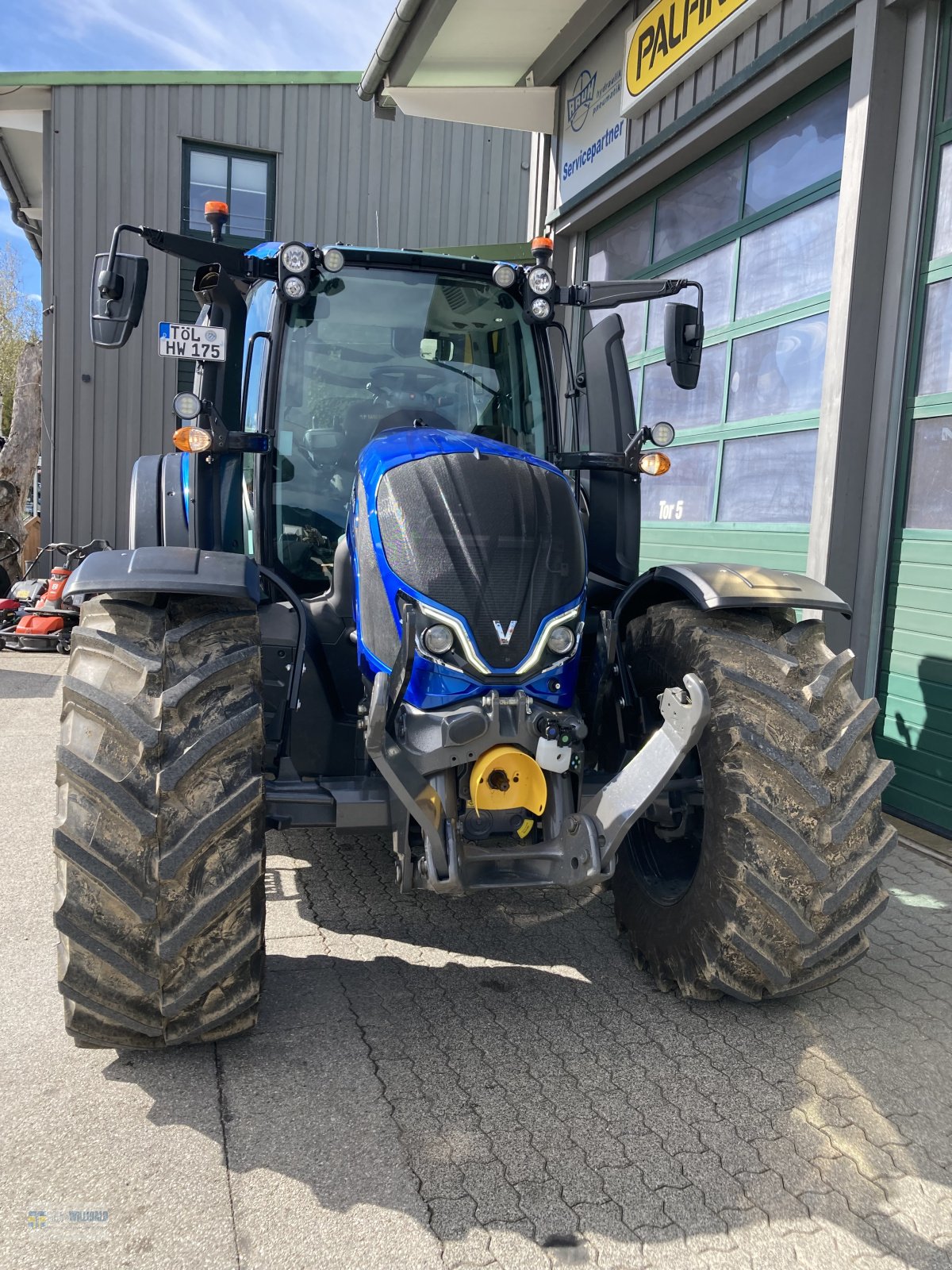 Traktor του τύπου Valtra N175 Active, Neumaschine σε Wackersberg (Φωτογραφία 5)