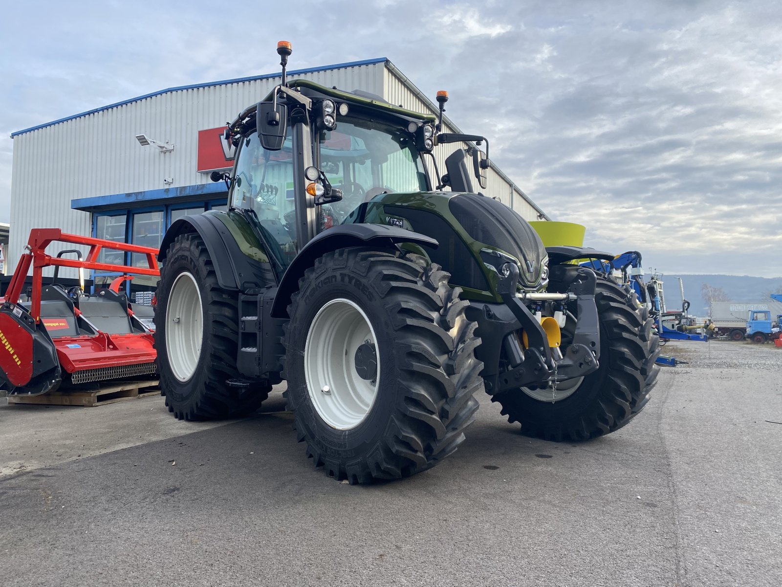 Traktor του τύπου Valtra N175 Active, Neumaschine σε St.Andrä-Wördern (Φωτογραφία 1)