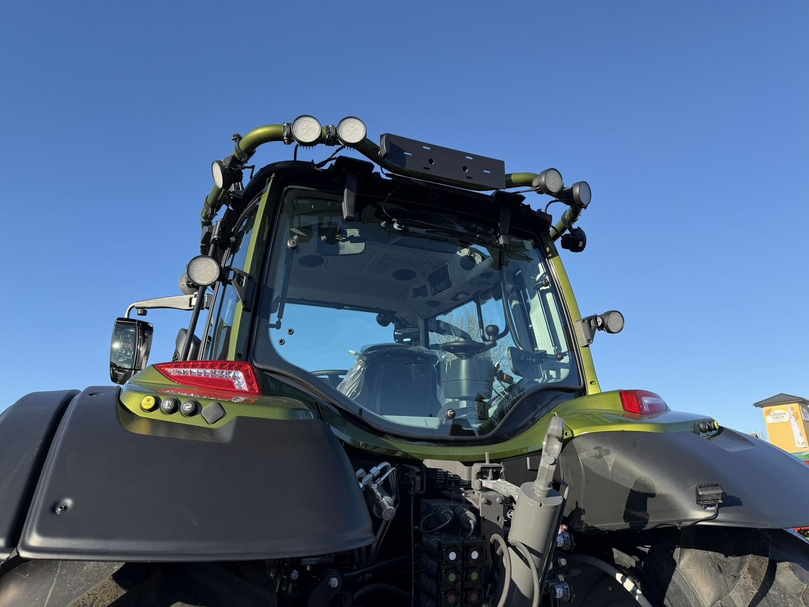 Traktor des Typs Valtra N175 Active, Neumaschine in Göpfritz (Bild 10)