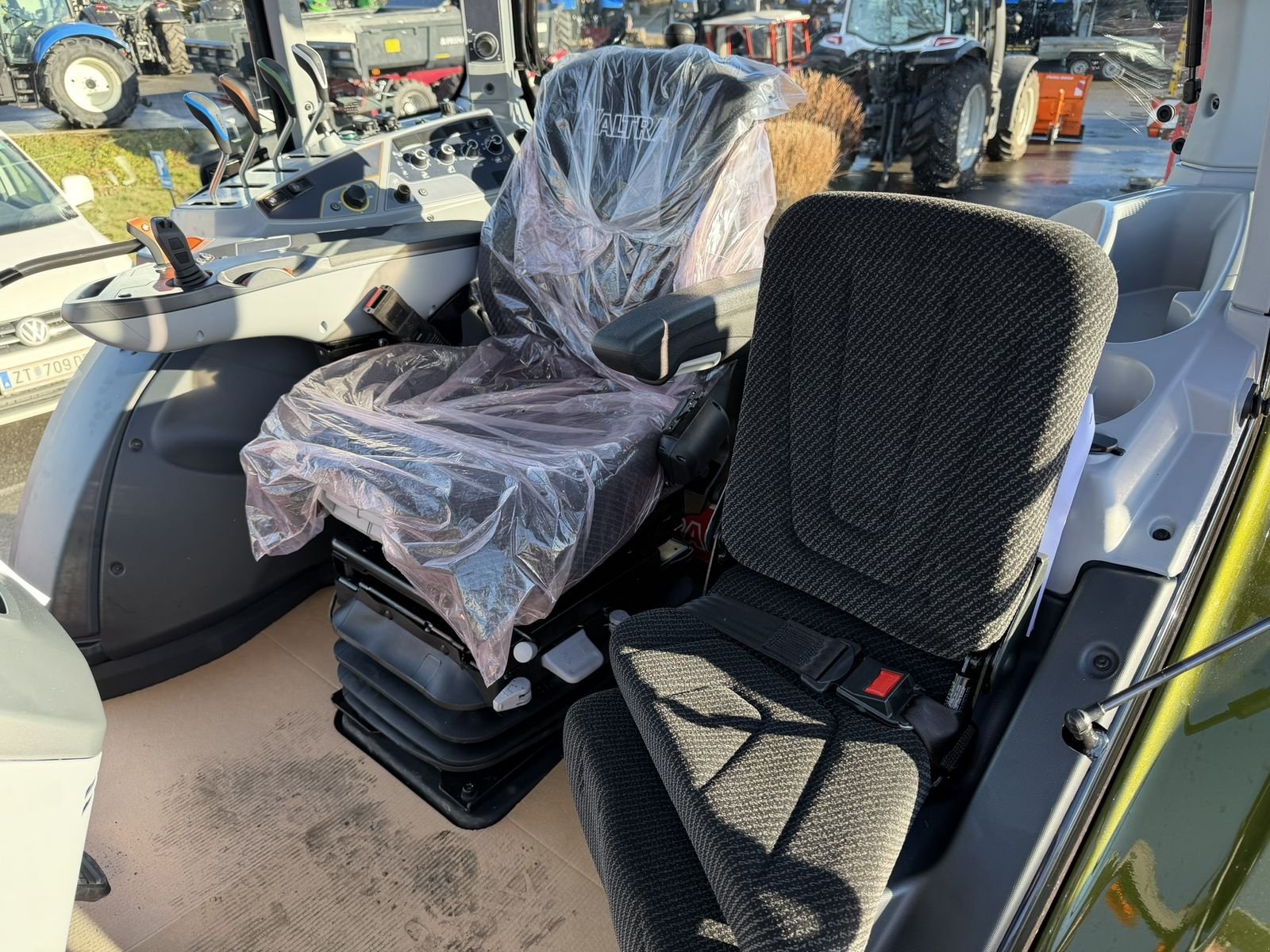 Traktor des Typs Valtra N175 Active, Neumaschine in Göpfritz (Bild 11)