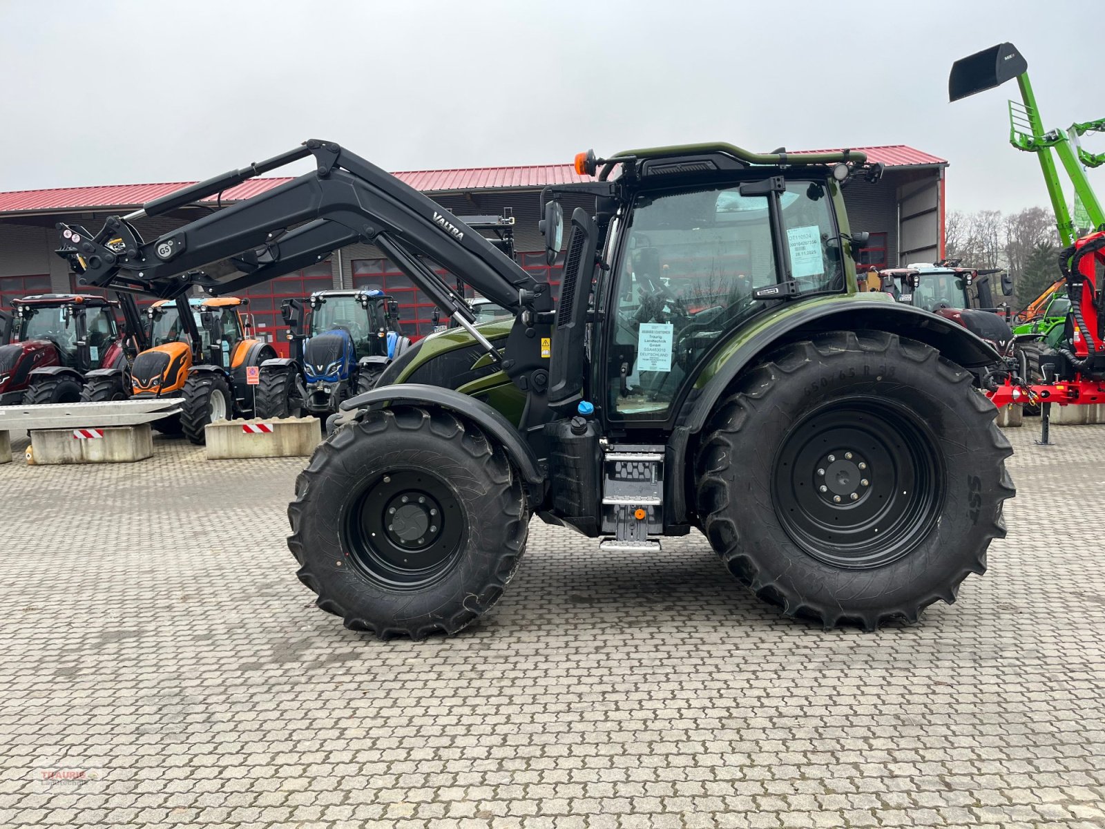 Traktor typu Valtra N175 D Forst mit FL, Neumaschine v Mainburg/Wambach (Obrázek 2)