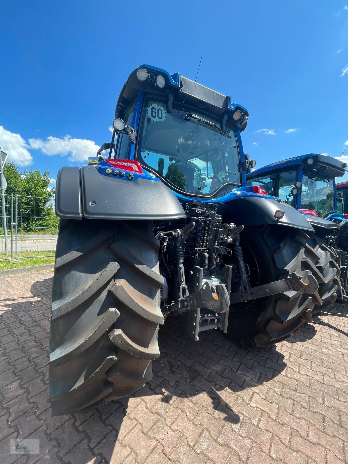 Traktor of the type Valtra N175 D, Neumaschine in Bad Kötzting (Picture 6)