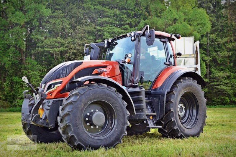Traktor des Typs Valtra N175 D, Gebrauchtmaschine in Weiden/Theisseil (Bild 1)