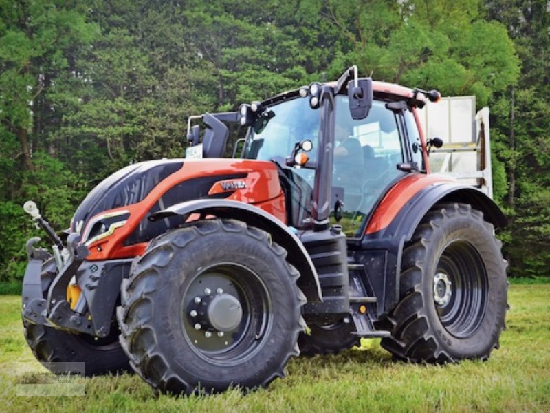 Traktor des Typs Valtra N175 D, Gebrauchtmaschine in Weiden/Theisseil (Bild 1)