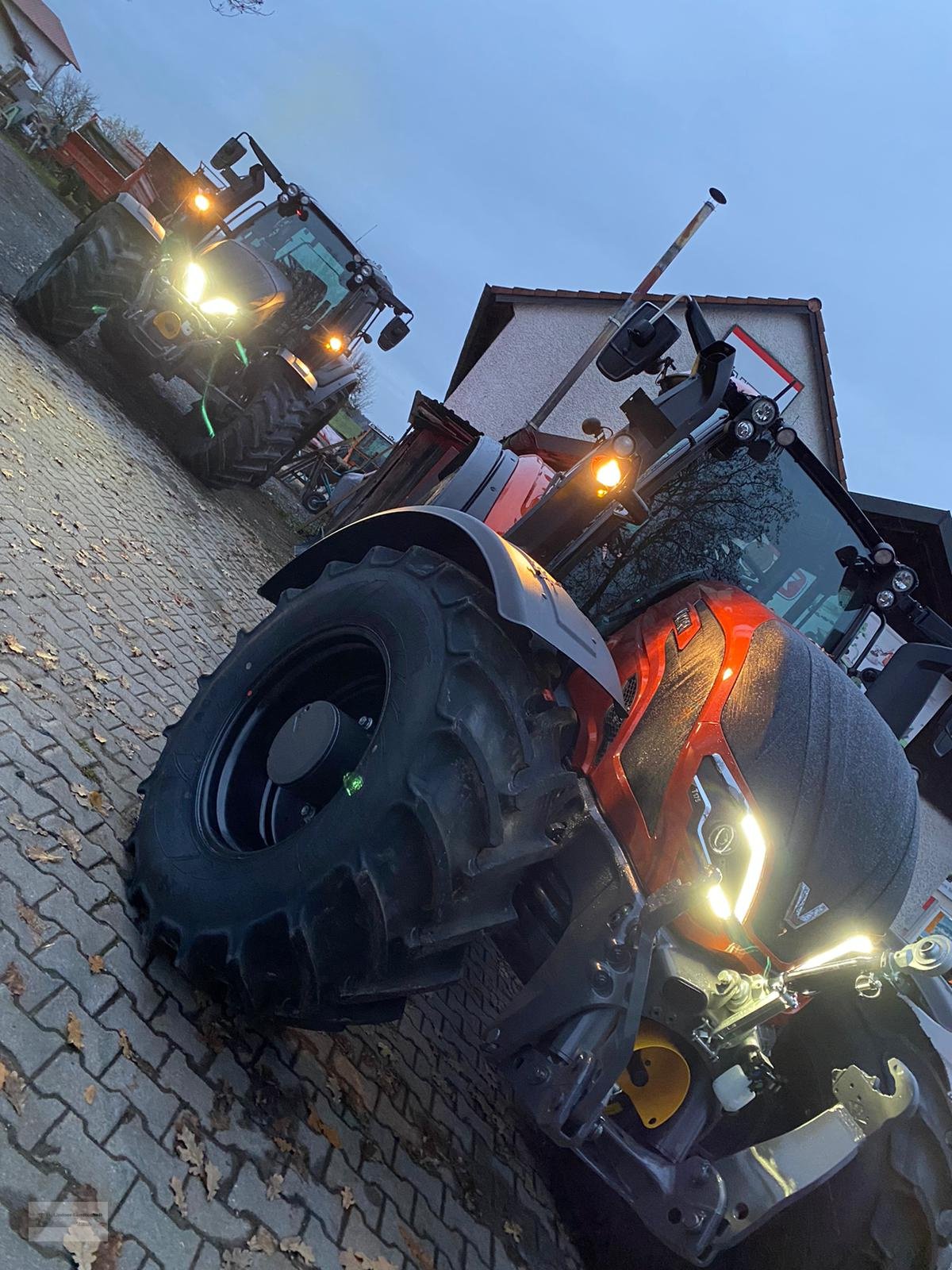 Traktor des Typs Valtra N175 D, Gebrauchtmaschine in Weiden/Theisseil (Bild 4)