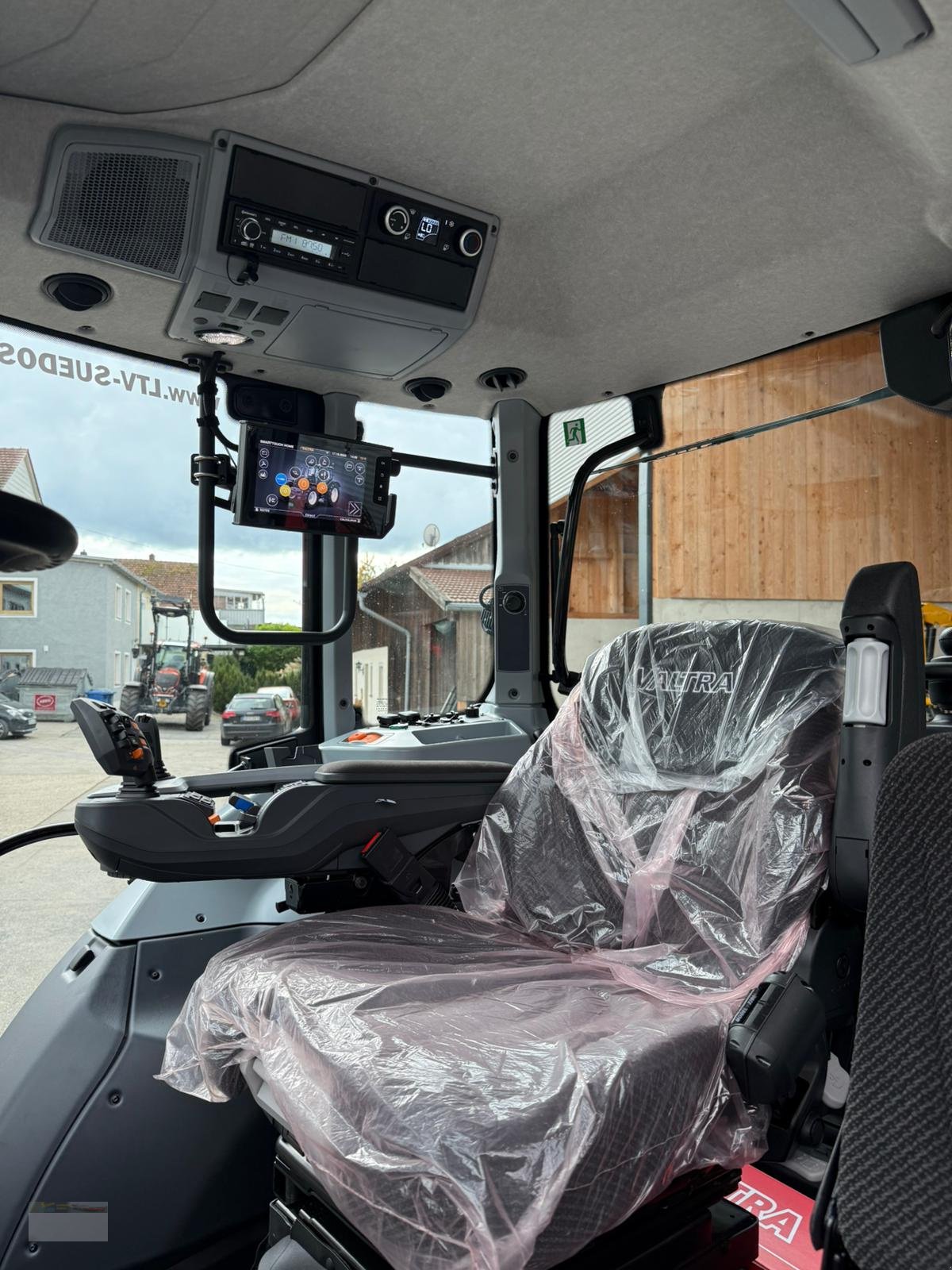 Traktor typu Valtra N175 D, Neumaschine v Fürsteneck (Obrázek 6)