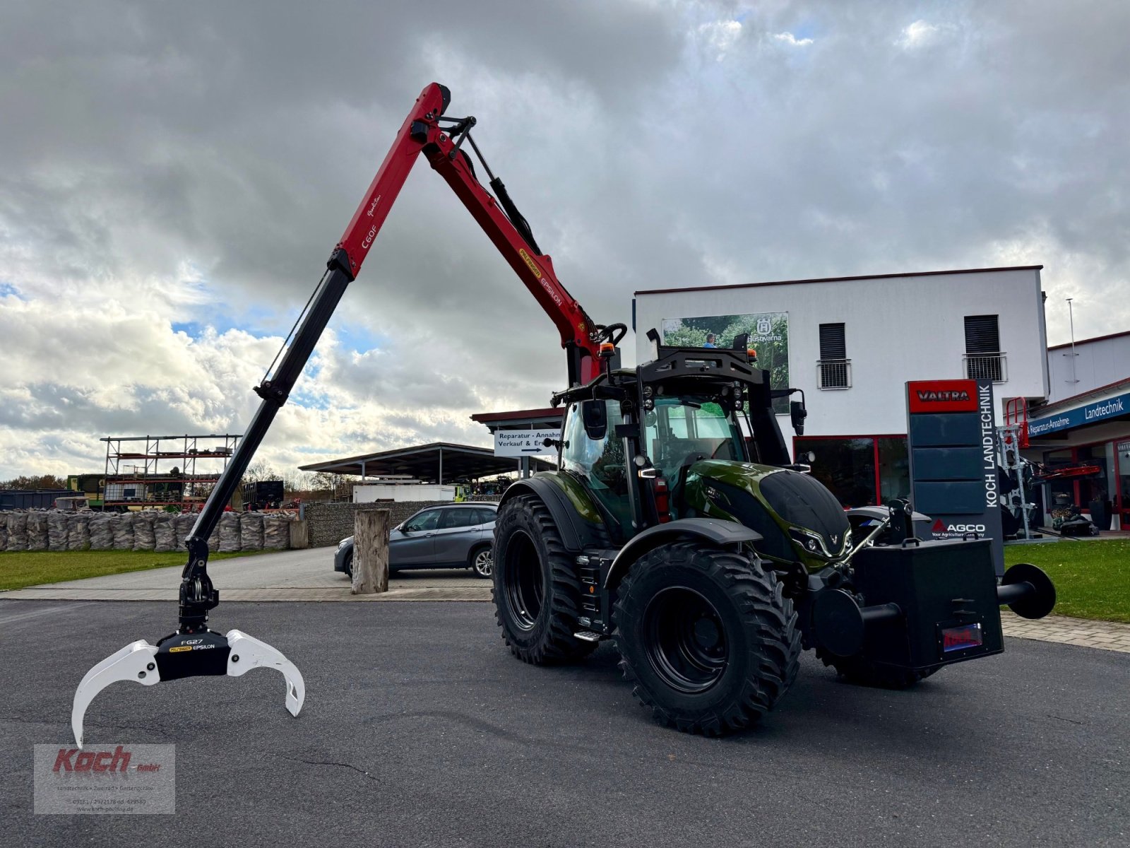 Traktor of the type Valtra N175 D, Neumaschine in Neumarkt / Pölling (Picture 1)