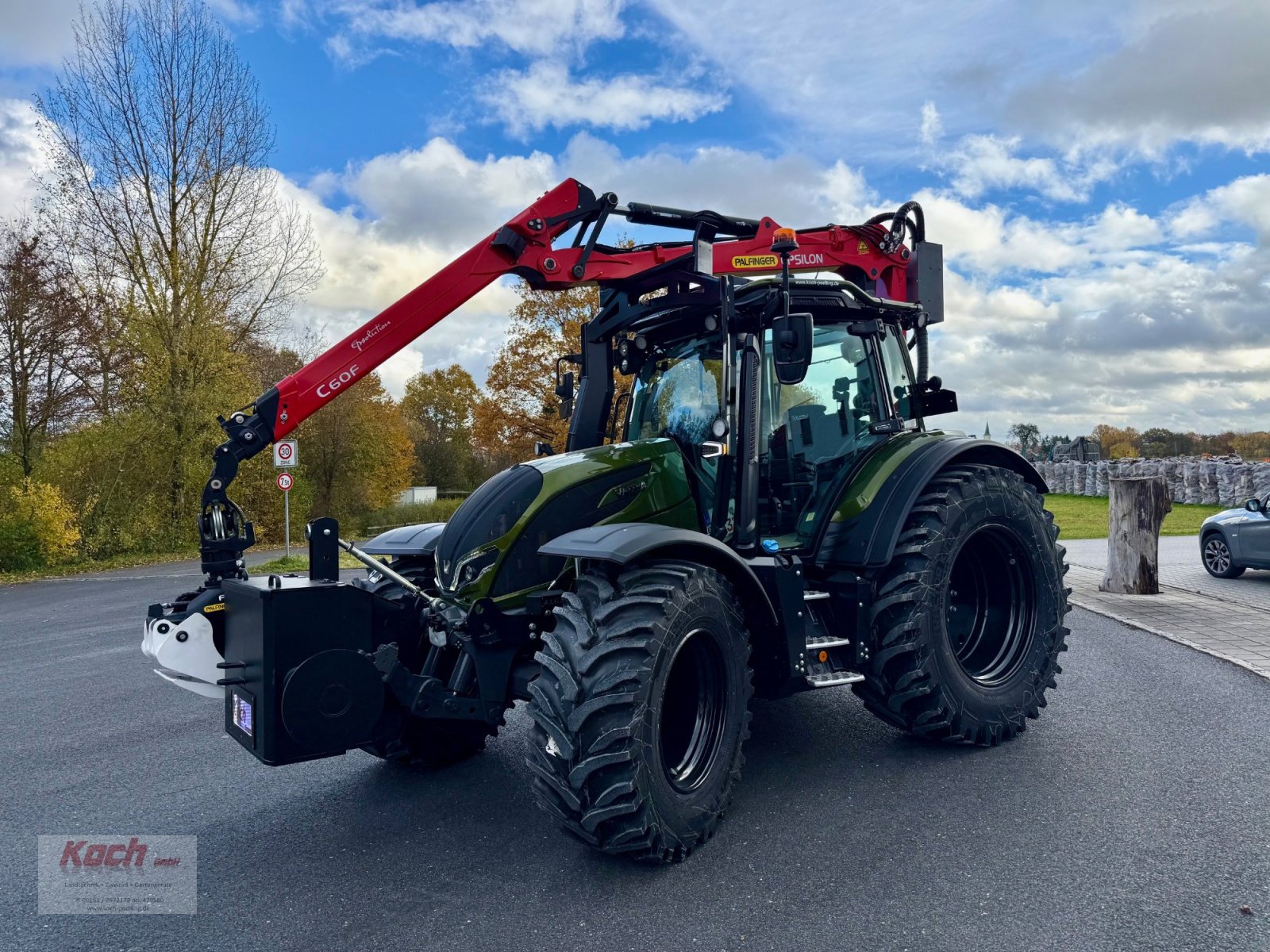 Traktor of the type Valtra N175 D, Neumaschine in Neumarkt / Pölling (Picture 4)