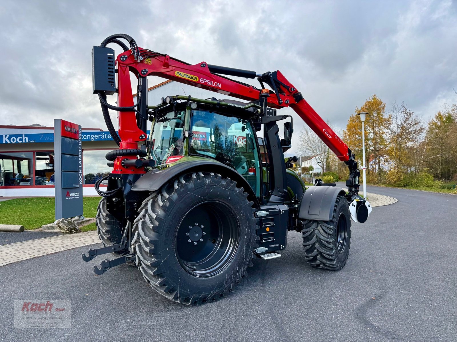 Traktor of the type Valtra N175 D, Neumaschine in Neumarkt / Pölling (Picture 8)