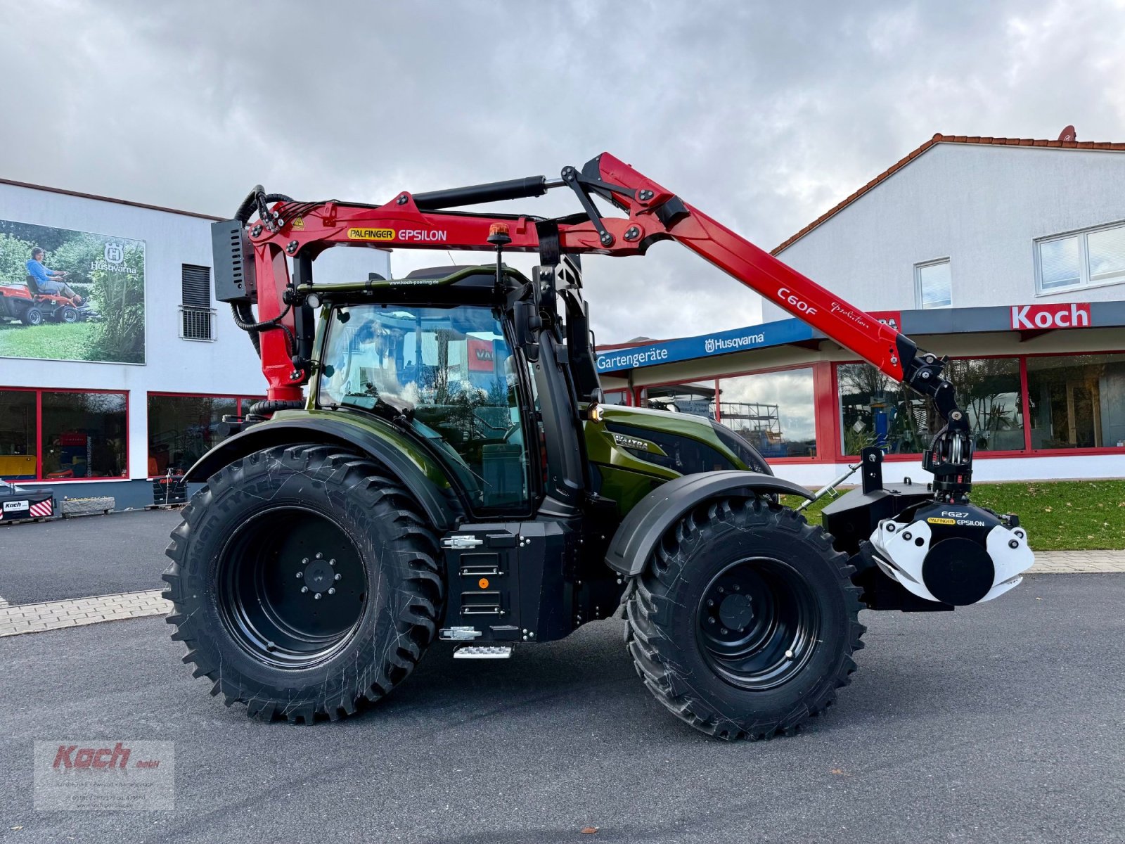 Traktor of the type Valtra N175 D, Neumaschine in Neumarkt / Pölling (Picture 9)