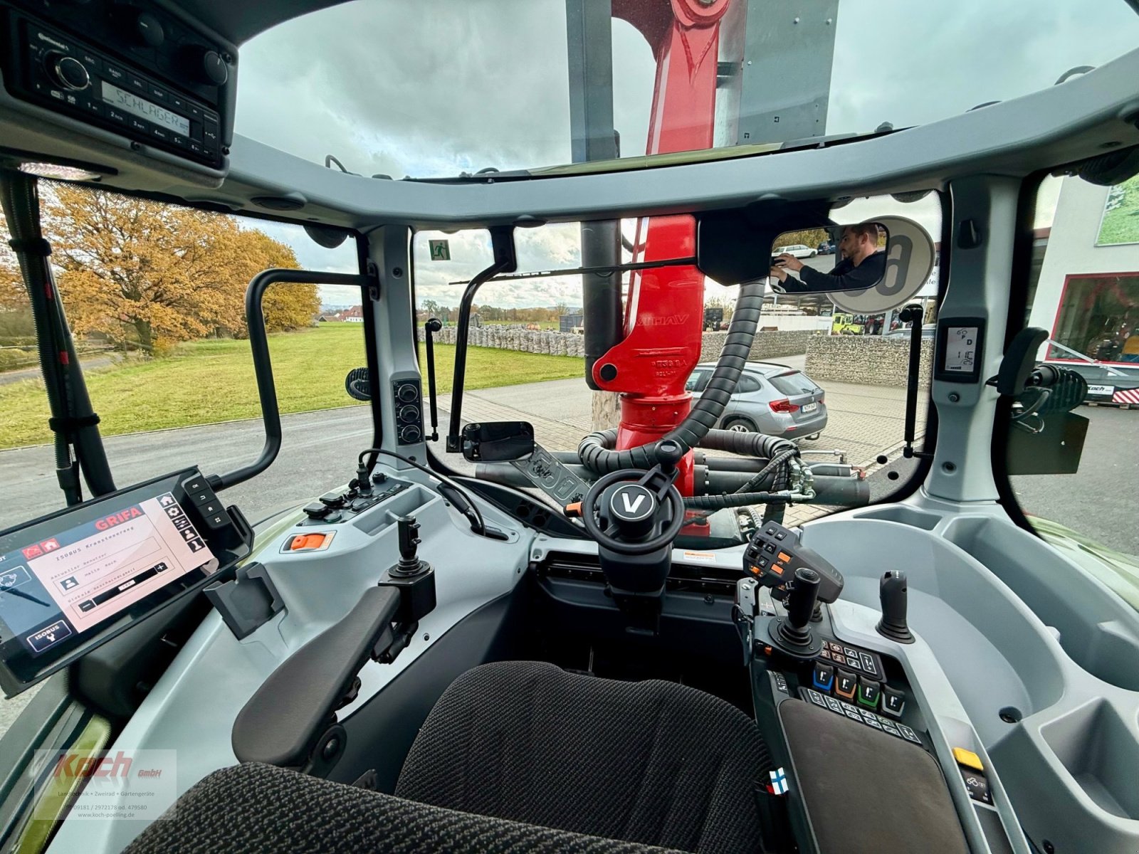 Traktor of the type Valtra N175 D, Neumaschine in Neumarkt / Pölling (Picture 15)