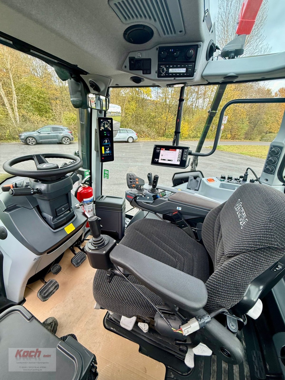 Traktor of the type Valtra N175 D, Neumaschine in Neumarkt / Pölling (Picture 17)