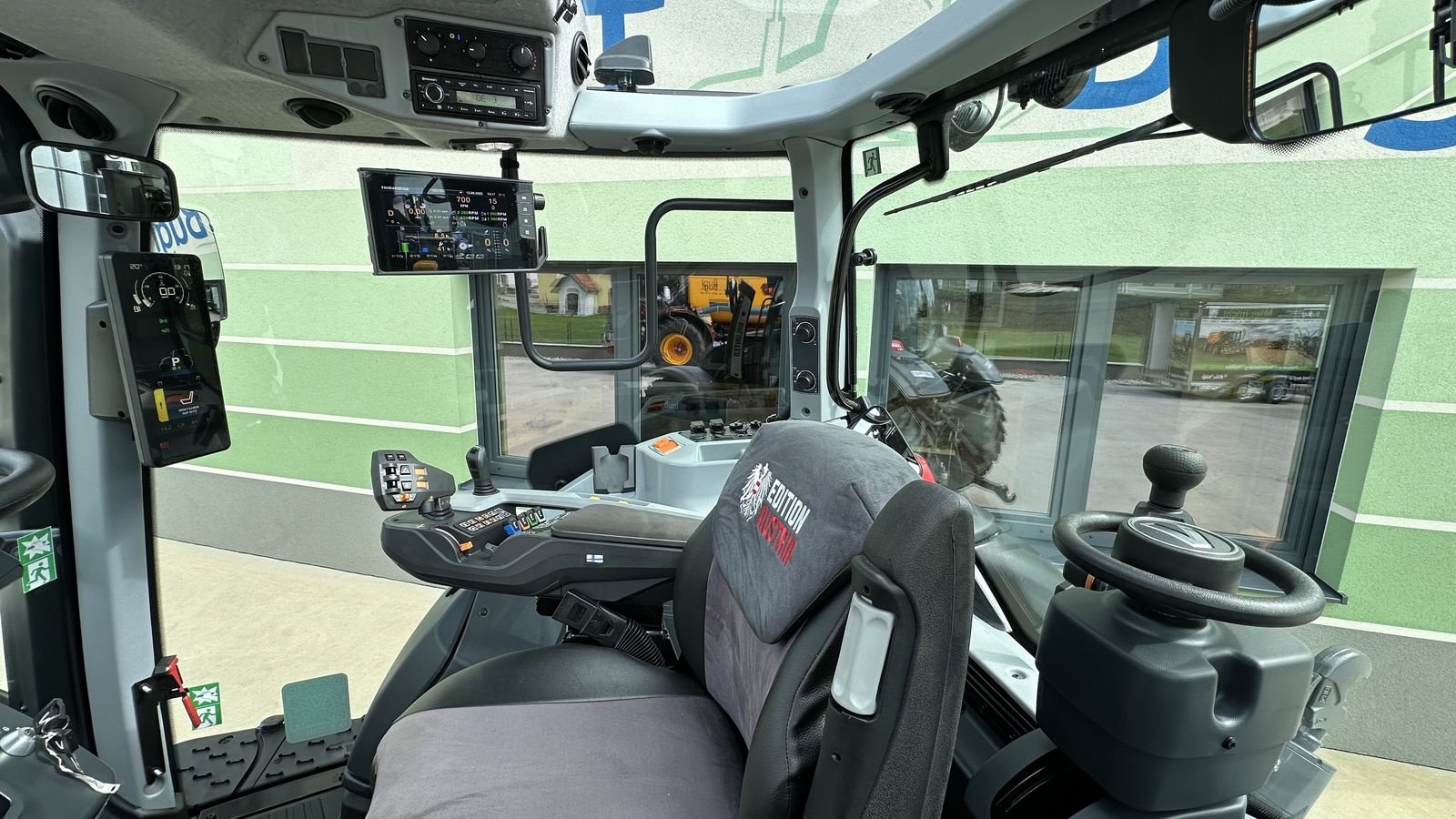 Traktor van het type Valtra N175 Direct mit RÜFA, Gebrauchtmaschine in Hürm (Foto 11)