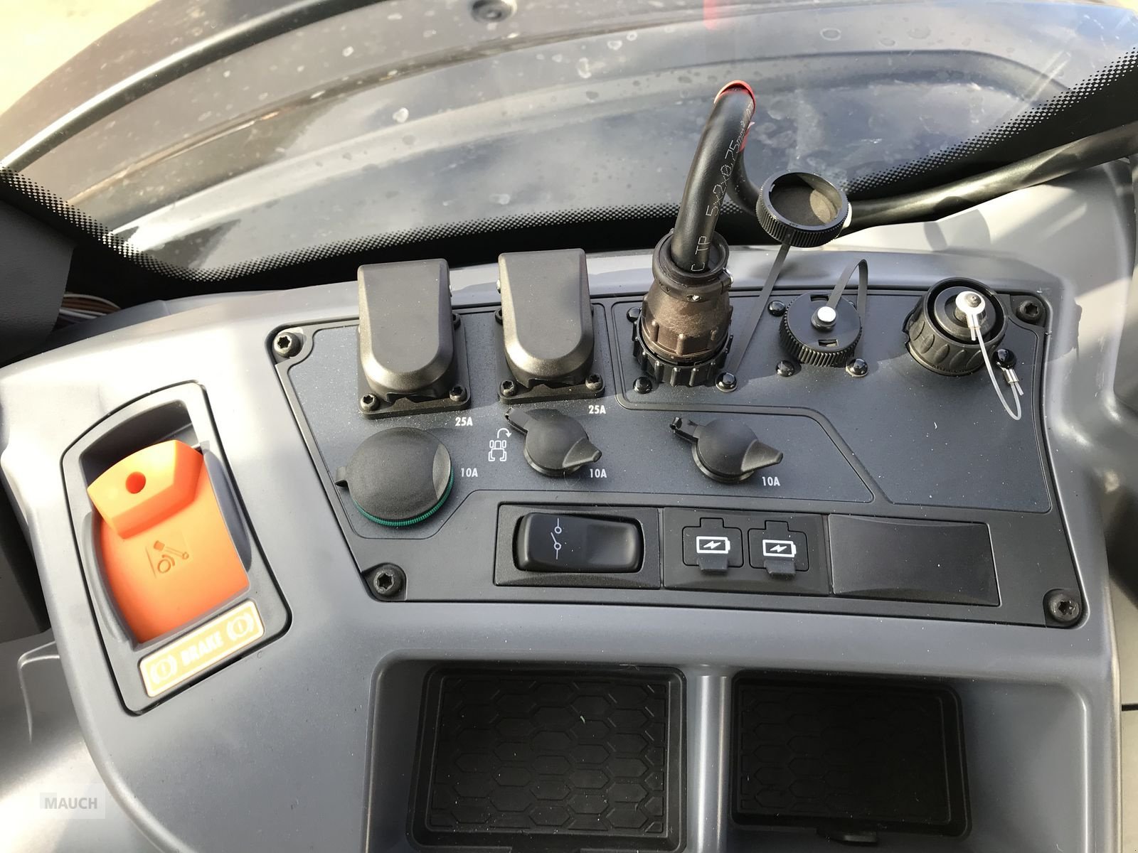 Traktor του τύπου Valtra N175 Direct, Neumaschine σε Burgkirchen (Φωτογραφία 17)