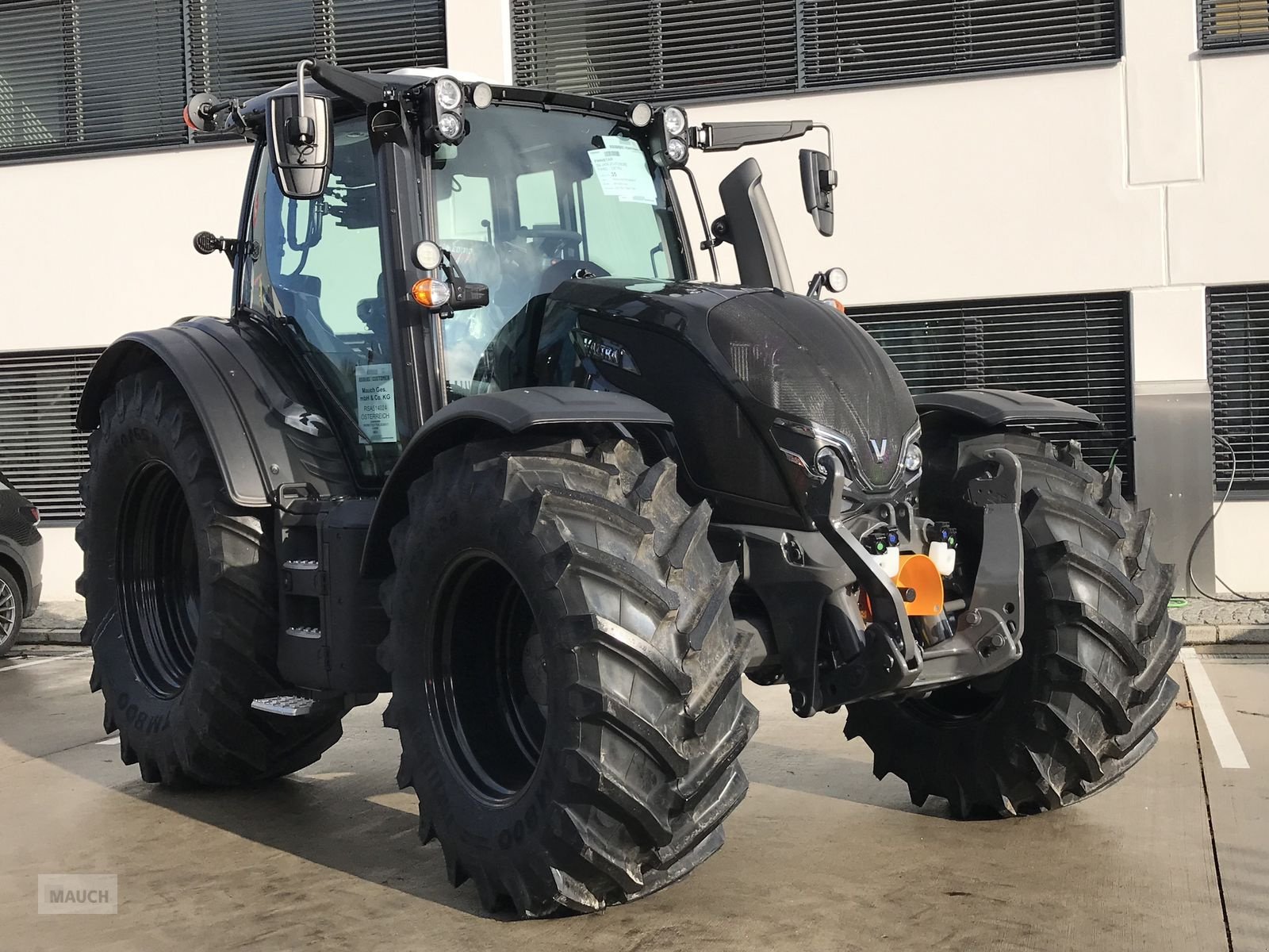 Traktor του τύπου Valtra N175 Direct, Neumaschine σε Burgkirchen (Φωτογραφία 2)