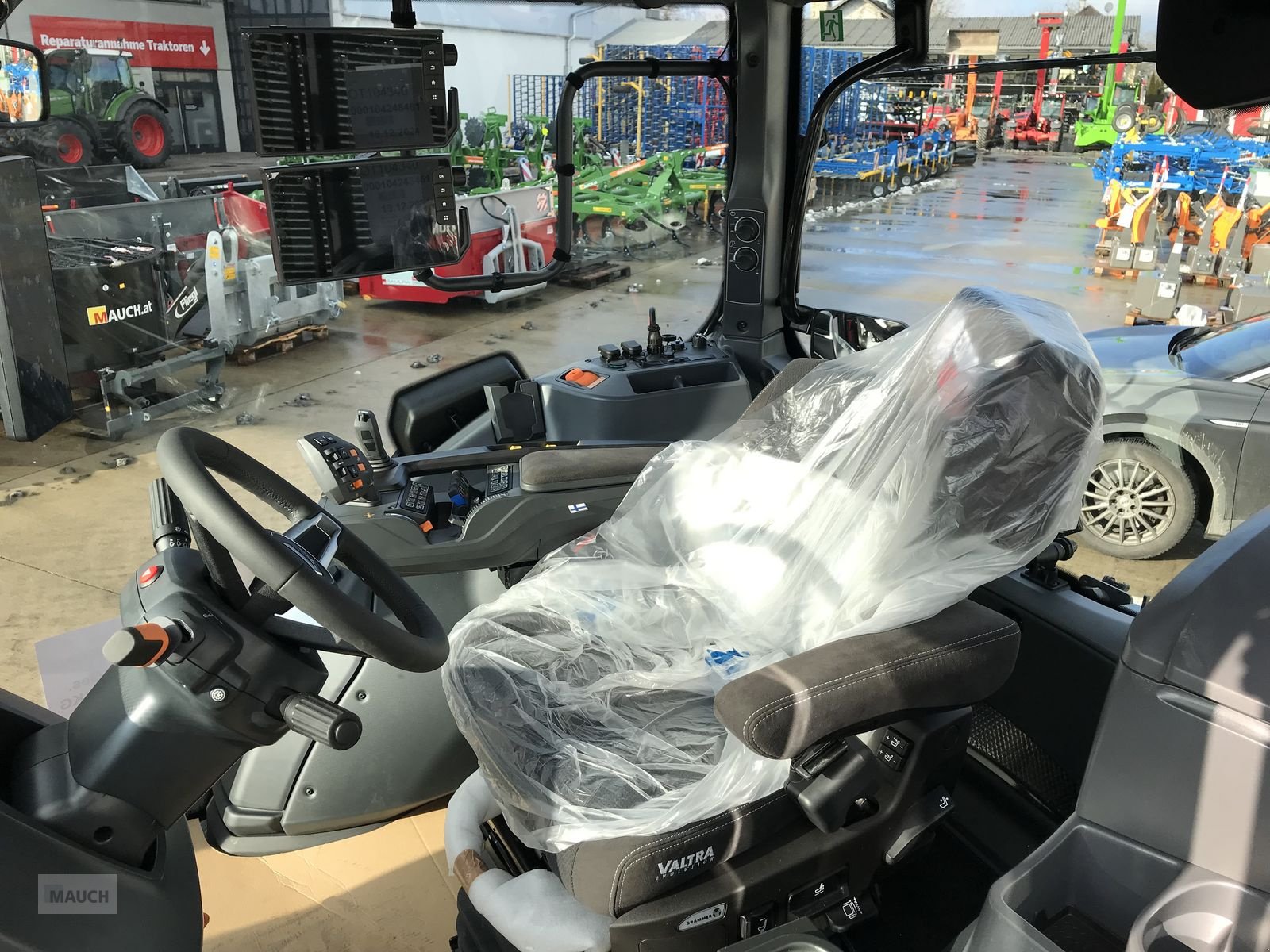 Traktor του τύπου Valtra N175 Direct, Neumaschine σε Burgkirchen (Φωτογραφία 13)