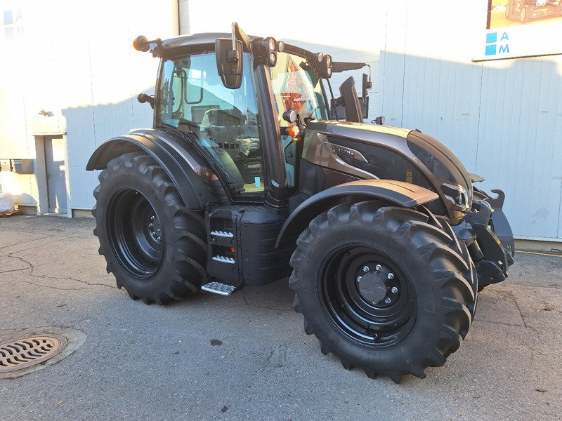 Traktor des Typs Valtra N175 Versu Traktor, Ausstellungsmaschine in Chur (Bild 2)