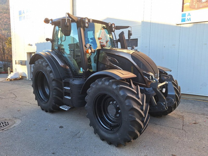 Traktor Türe ait Valtra N175 Versu Traktor, Ausstellungsmaschine içinde Chur (resim 1)