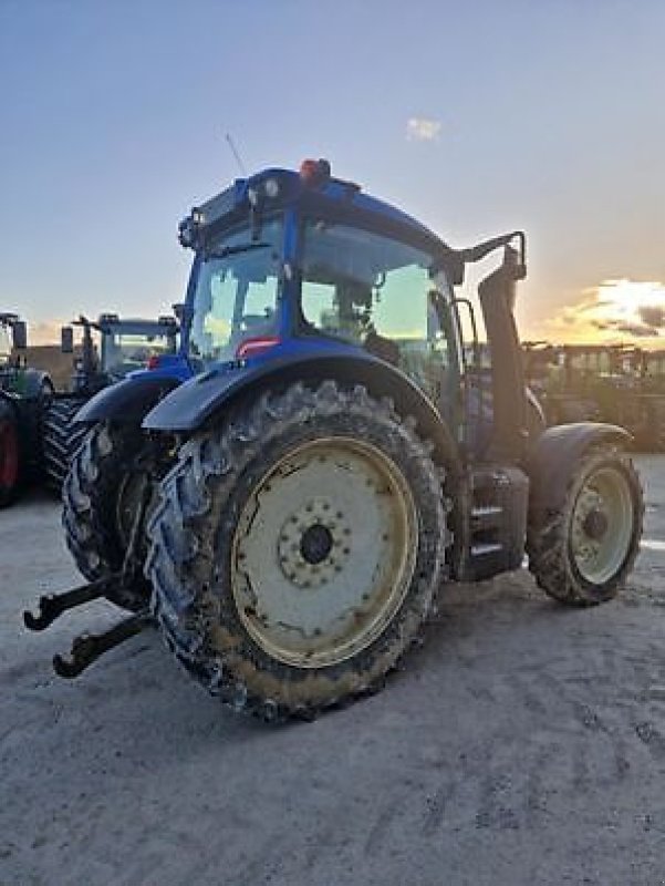 Traktor of the type Valtra N175A Poste inversé, Gebrauchtmaschine in Monferran-Savès (Picture 4)