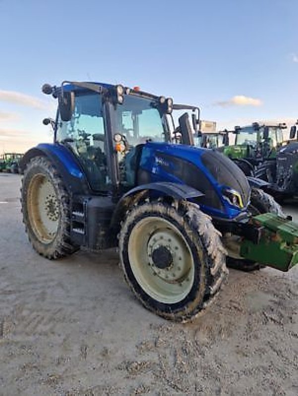 Traktor of the type Valtra N175A Poste inversé, Gebrauchtmaschine in Monferran-Savès (Picture 2)