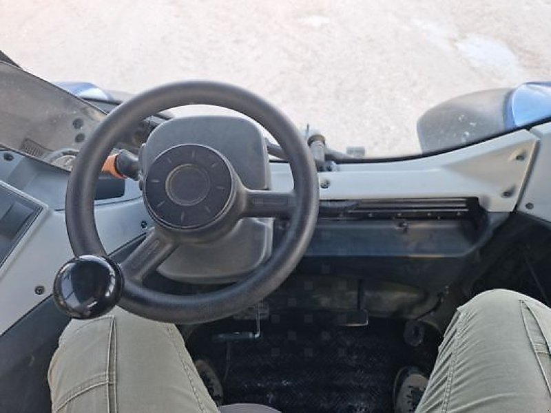 Traktor of the type Valtra N175A Poste inversé, Gebrauchtmaschine in Monferran-Savès (Picture 12)